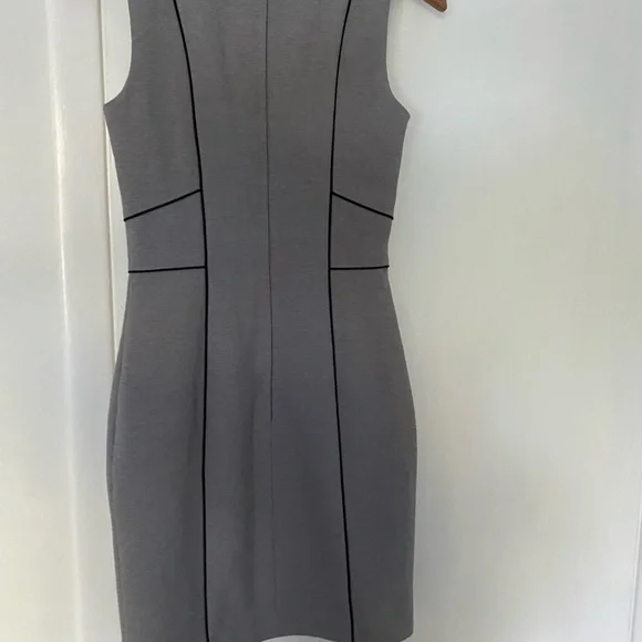 H&M Elegant Gray Sleeveless Dress - Picture 3 of 3